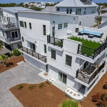 Seaview Escape In Lovely Beach Community With Incredible Rooftop Lounge